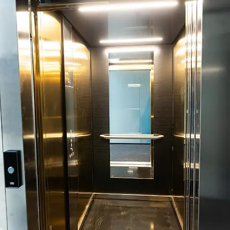 Royal Roi Luxury Apartment